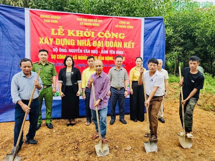 Hoạt động thiết thực của Đảng ủy, UBND, UBMTTQ xã Nghĩa Đồng, chăm lo cho những hộ gia đình yếu thế.
