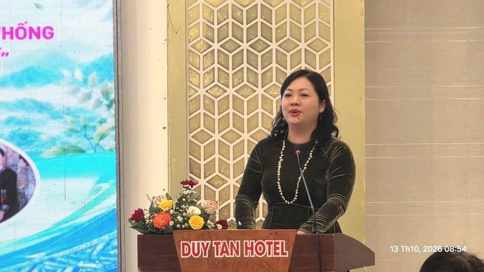 Bà Dương Thị Thu Thủy, Chủ tịch Hội LHPN thành phố Huế phát biểu tại Hội nghị
