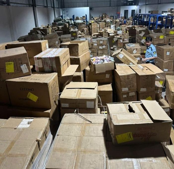 Hàng trăm nghìn sản phẩm mỹ phẩm trôi nổi, trị giá hơn 10 tỷ đồng bị thu giữ. (Ảnh: Công an Bắc Ninh).