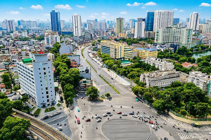 Vành đai 1 đoạn Hoàng Cầu - Voi Phục sau khi được thông xe kỹ thuật phần đường.