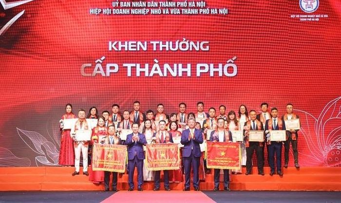 Tôn vinh doanh nhân, doanh nghiệp Thăng Long tiêu biểu năm 2025.