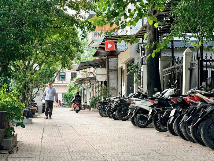 Không còn tình trạng hàng quán bày bán trên lối đi lại..