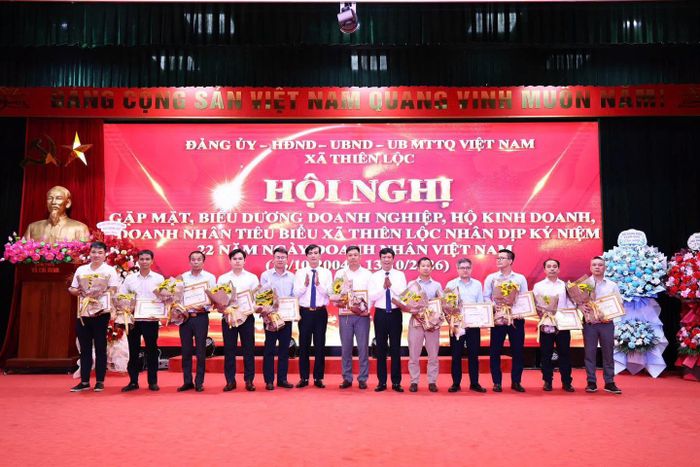 Xã Thiên Lộc gặp mặt, biểu dương các doanh nghiệp, hộ kinh doanh và doanh tiêu biểu nhân kỷ niệm 22 năm Ngày Doanh nhân Việt Nam. Ảnh: PV