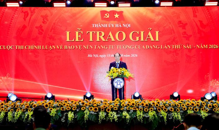 Trưởng ban Tuyên giáo Thành ủy Nguyễn Doãn Toản phát biểu tại hội nghị. Ảnh: Quang Thái