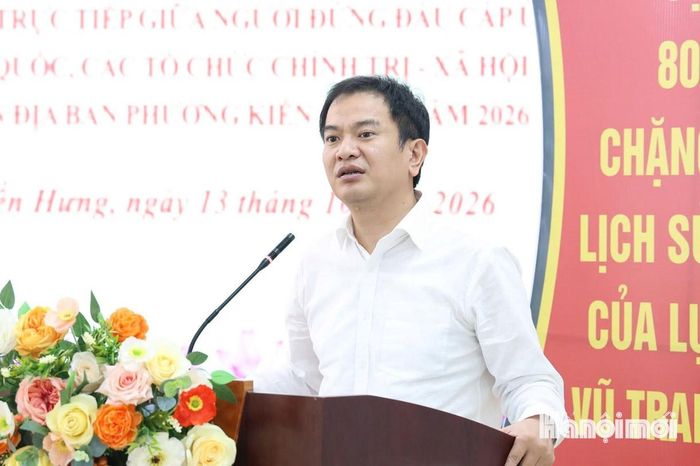 Chủ tịch UBND phường Kiến Hưng Chu Mạnh Hà phát biểu tại hội nghị đối thoại. Ảnh: Tuấn Điệp