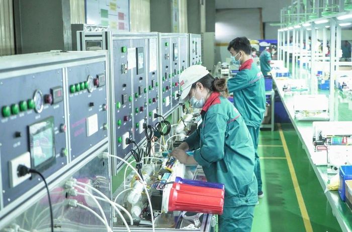 Sản xuất đồ gia dụng tại Công ty cổ phần Tập đoàn Sunhouse (Cụm công nghiệp Ngọc Liệp). Ảnh: Viết Thành