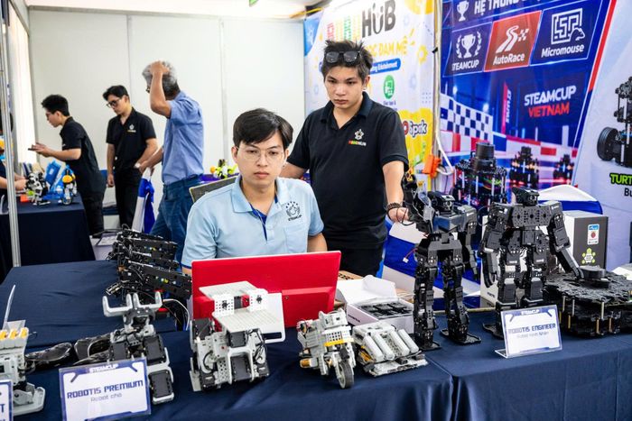 Các bộ kit robot phục vụ cho giáo dục. Ảnh: PV