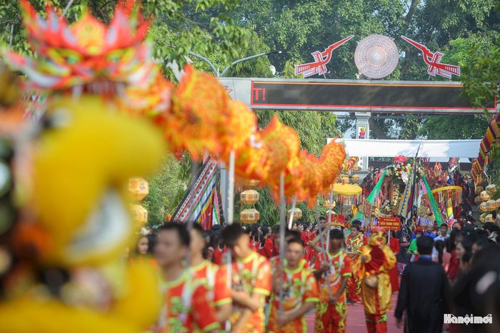 Lễ kỷ niệm năm nay diễn ra trong khí thế thi đua lập thành tích chào mừng 72 năm Ngày Giải phóng Thủ đô (10-10-1954 / 10-10-2026). Đây là dịp để nhân dân Hát Môn cùng ôn lại truyền thống hào hùng, bày tỏ lòng thành kính và biết ơn sâu sắc đối với Hai Bà Trưng, các bậc tiên tổ và các anh hùng liệt sỹ đã hy sinh vì độc lập dân tộc.