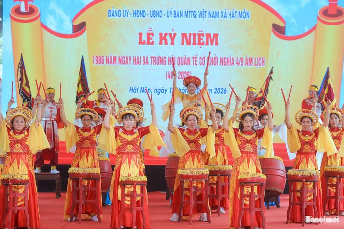 Với các giá trị đặc sắc về kiến trúc và tâm linh, năm 2024, UBND Thành phố Hà Nội đã công nhận đền Hát Môn là Điểm du lịch Di tích quốc gia đặc biệt. Sự kiện mở ra bước ngoặt mới cho việc thu hút du khách thập phương đến chiêm bái và tham quan.