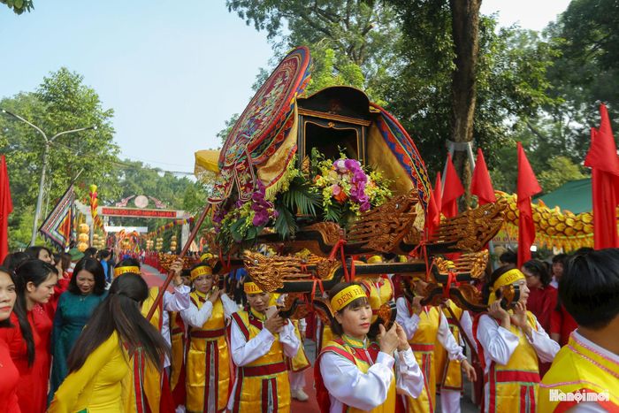 Sở hữu 87 di tích và 30 lễ hội dân gian, Đảng bộ, chính quyền và nhân dân Hát Môn quyết tâm biến giá trị văn hóa thành sức mạnh nội sinh theo tinh thần của Nghị quyết 80 - NQ/TW, đẩy mạnh Đề án phát huy giá trị tinh thần khởi nghĩa Hai Bà Trưng, quyết tâm xây dựng quê hương ngày càng giàu đẹp, văn minh, hiện đại.