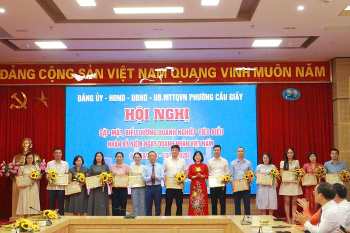 Các doanh nghiệp tiêu biểu được biểu dương nhân Ngày Doanh nhân Việt Nam - Ảnh PV 