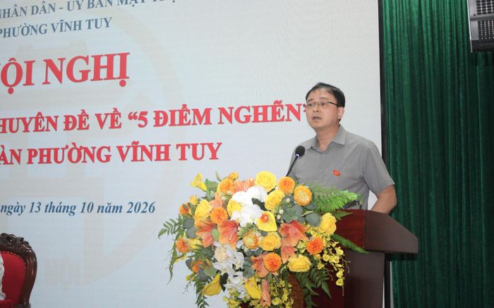 Bí thư Đảng ủy, Chủ tịch HĐND phường Vĩnh Tuy Nguyễn Quang Trung phát biểu chỉ đạo hội nghị. Ảnh: Việt Thắng