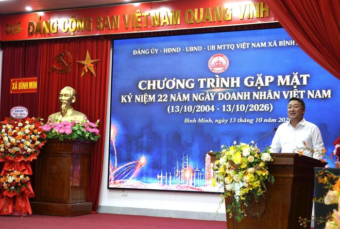Bí thư Đảng ủy, Chủ tịch HĐND xã Bình Minh Nguyễn Khánh Bình cam kết đồng hành cùng doanh nghiệp bằng tinh thần trách nhiệm, sự cầu thị và những hành động thiết thực. Ảnh: Đinh Luyện