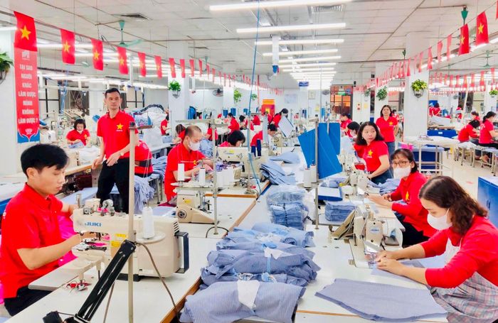 Tổng Công ty May 10 thực hiện nhiều giải pháp để nâng cao năng suất lao động và tối ưu hóa hiệu quả sản xuất. Ảnh: Khắc Kiên.