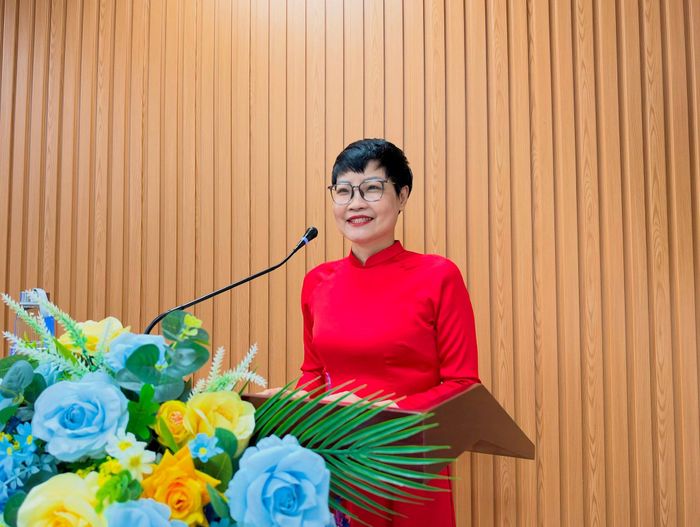Bí thư Đảng ủy, Chủ tịch HĐND phường Kim Liên Hoàng Thị Phương Ngọc phát biểu chỉ đạo tại hội nghị. Ảnh: PV