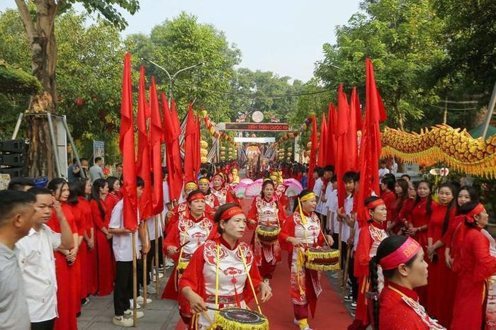 Một năm, xã Hát Môn tổ chức 3 kỳ lễ tại đền Hát Môn. Mỗi kỳ lễ mang ý nghĩa riêng, góp phần duy trì các nghi thức truyền thống.