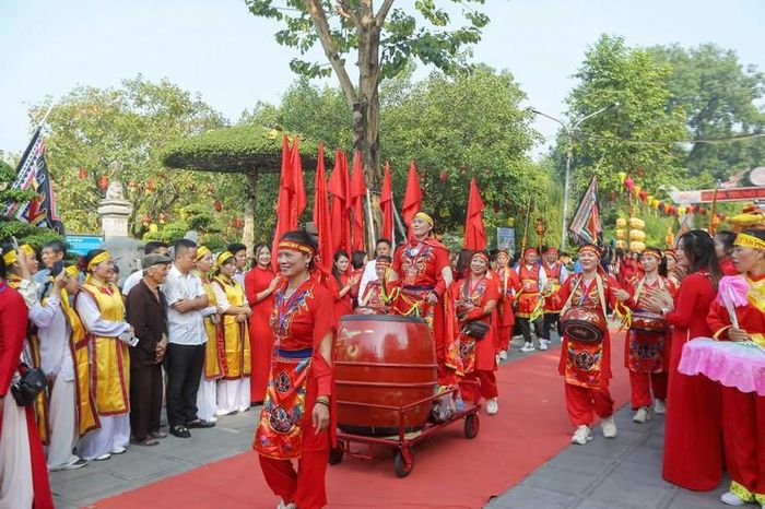 Việc duy trì các nghi lễ truyền thống không chỉ thể hiện lòng thành kính, biết ơn đối với Hai Bà Trưng mà còn giúp thế hệ trẻ hiểu hơn về lịch sử quê hương.