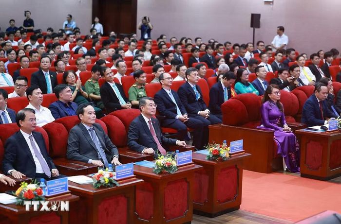 Thủ tướng Lê Minh Hưng và các đại biểu dự Lễ khai khóa Đại học Quốc gia thành phố Hồ Chí Minh năm 2026. Ảnh: TTXVN