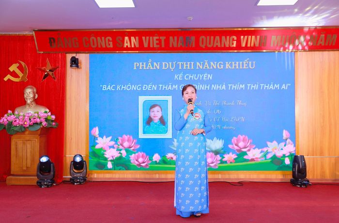 Phó Chủ tịch Hội Liên hiệp phụ nữ phường Khương Đình Vũ Thị Thanh Thúy dự thi tại Vòng Chung khảo Hội thi báo cáo viên, tuyên truyền viên giỏi phường Khương Đình năm 2026. Ảnh: Hồng Thái