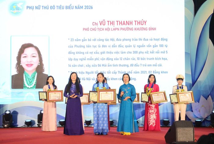 Phó Chủ tịch Hội Liên hiệp phụ nữ phường Khương Đình Vũ Thị Thanh Thúy là một trong 10 gương mặt Phụ nữ Thủ đô tiêu biểu năm 2026. Ảnh: Nguyệt Ánh
