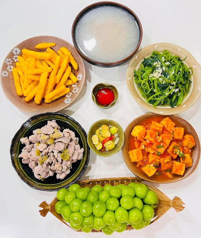 Mâm cơm nhà của mẹ đảm Hà Nội gợi ý cách chuẩn bị bữa ăn gần gũi, phù hợp với nhịp sống bận rộn của nhiều gia đình.