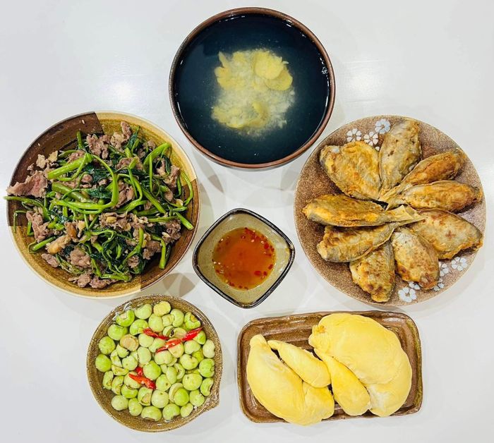  Những mâm cơm nhà của chị Hoàng Bích Thủy cho thấy bữa ăn gia đình không cần cầu kỳ vẫn có thể tạo nên cảm giác ấm áp.