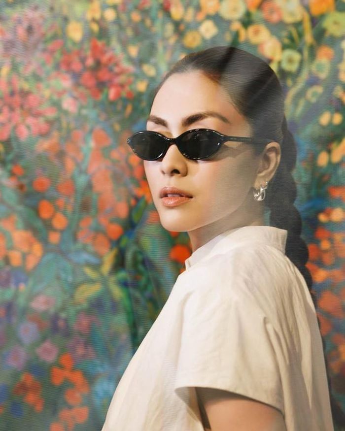 Nhiều năm qua, Tăng Thanh Hà vẫn giữ được sức hút riêng dù không còn hoạt động nghệ thuật sôi nổi như trước. Không cần xuất hiện dày đặc tại các sự kiện, mỗi lần chia sẻ hình ảnh đời thường, nữ diễn viên vẫn nhận được sự quan tâm nhờ diện mạo trẻ trung, thần thái rạng rỡ.