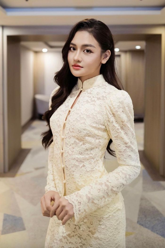 Thùy Anh cho biết mang theo nhiều trang phục, mong muốn thể hiện hình ảnh chỉn chu nhất đến bạn bè quốc tế. 