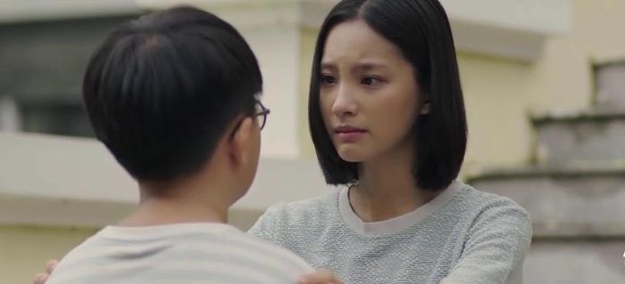 Thơ và em trai cảm thấy hụt hẫng khi mẹ và bố ly hôn. Ảnh VTV
