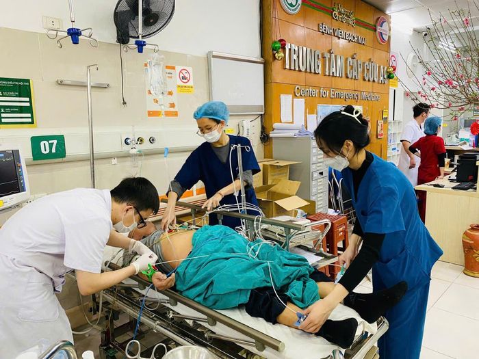 Theo dự thảo mới nhất của Bộ Y tế, thời gian thực hành đối với cả 4 phạm vi hành nghề đều là 12 tháng, trong đó có 3 tháng thực hành chuyên môn về hồi sức cấp cứu. Ảnh: Thái Bình