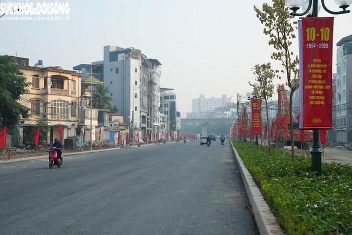 Đại diện đơn vị thi công cho biết, nhà thầu đang tích cực triển khai các hạng mục còn lại, đưa dự án Vành đai 2,5 đoạn Cầu Giấy - khu đô thị mới Dịch Vọng hoàn thành trong năm 2026.