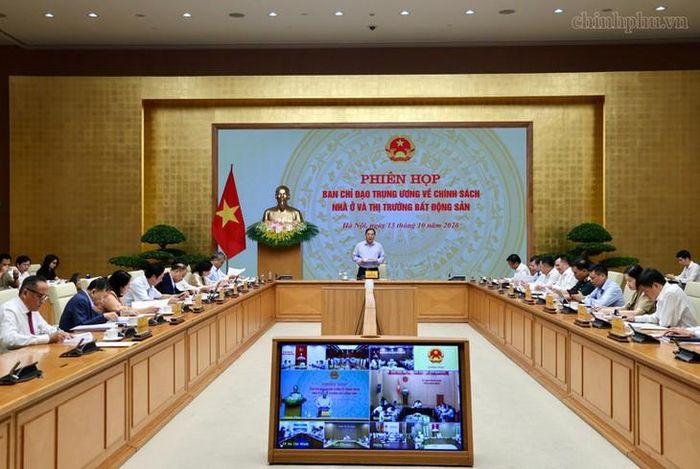 Phiên họp được tổ chức theo hình thức trực tiếp kết hợp trực tuyến, kết nối với một số tỉnh, thành phố. Ảnh: chinhphu.vn/Phương Nguyên