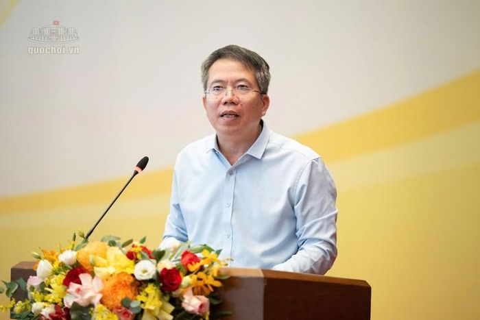 Phó Chủ nhiệm Văn phòng Quốc hội Nguyễn Văn Hiển phát biểu. Ảnh: Media Quốc hội