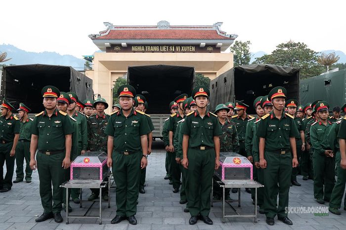 Chuẩn bị thực hành nghi thức. Ảnh: Tuấn Anh