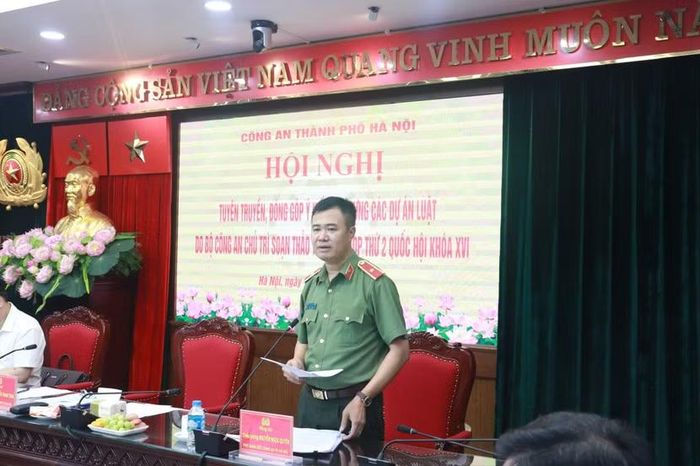  Thiếu tướng Nguyễn Ngọc Quyền, Phó Bí thư Đảng ủy, Phó Giám đốc CATP Hà Nội điều hành phần tham luận tại hội nghị 