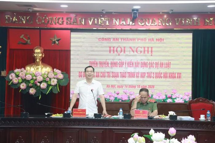 Đồng chí Đỗ Đức Hồng Hà - Phó Chủ nhiệm Ủy ban Khoa học, Công nghệ và Môi trường của Quốc hội phát biểu tại hội nghị