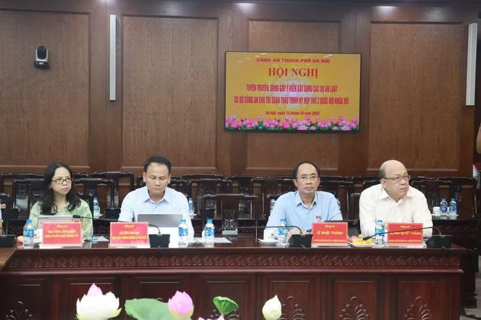 Đại diện các sở, ban, ngành thành phố và các đại biểu Quốc hội tham dự hội nghị