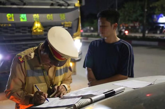 Các trường hợp vi phạm đều bị lập biên bản xử phạt vi phạm hành chính, trừ điểm Giấy phép lái xe