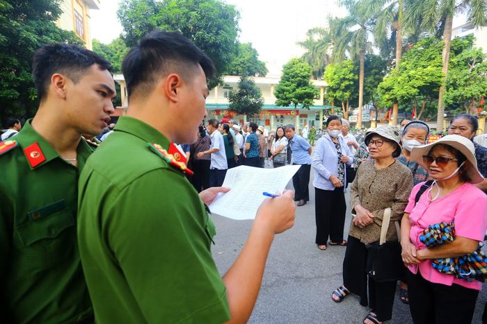 Họ không chỉ là những người thực thi nhiệm vụ, mà còn là nhịp cầu nối quá khứ với hiện tại, mang theo mật mã ADN linh thiêng để thắp sáng con đường đưa các anh về nhà