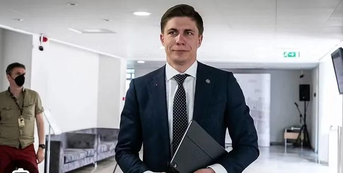 Thỏa thuận cũng vấp phải phản ứng từ châu Âu. Thủ tướng Litva Mindaugas Sinkevicius ngày 12/10 gọi đây là "nỗi xấu hổ", trong khi Bộ trưởng Tài chính Mỹ Scott Bessent chỉ trích các nước châu Âu là "đạo đức giả" vì vẫn mua năng lượng Nga nhưng phản đối thỏa thuận của Washington.