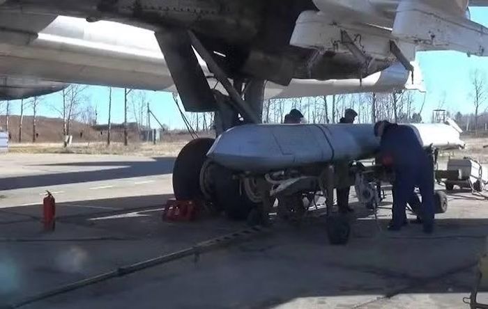 Mặc dù vậy sau đó người đứng đầu Bộ Ngoại giao Ukraine - Ngoại trưởng Andriy Sybiga đã xác nhận với ấn phẩm Ukrinform rằng Ukraine vẫn tiếp tục nhận được thông tin tình báo từ Mỹ.