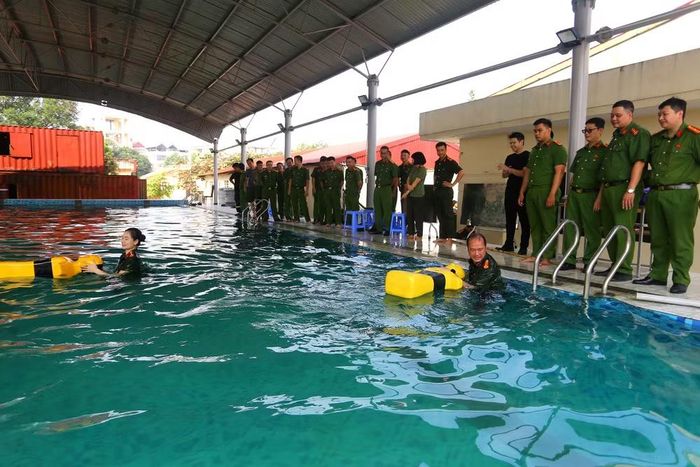 Đợt tập huấn kết thúc thành công tốt đẹp, góp phần xây dựng lực lượng nòng cốt Công an phường Hà Đông sẵn sàng ứng phó hiệu quả với các sự cố thiên tai, cứu hộ sông nước trên địa bàn