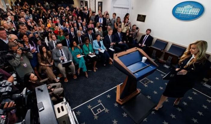 Trao đổi với NewsNation, bà Zacharia khẳng định đã hành nghề với đầy đủ chứng chỉ hợp lệ, nhưng không nêu rõ cơ quan cấp phép hay địa điểm được cấp chứng chỉ.