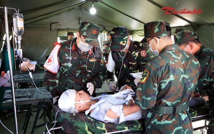 Triển khai bệnh viện dã chiến trong Diễn tập. Ảnh: Quang Vinh