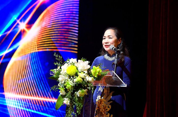 NSND Trịnh Thúy Mùi - Chủ tịch Hội Nghệ sĩ Sân khấu Việt Nam phát biểu khai mạc Liên hoan Sân khấu Hà Nội mở rộng năm 2026.