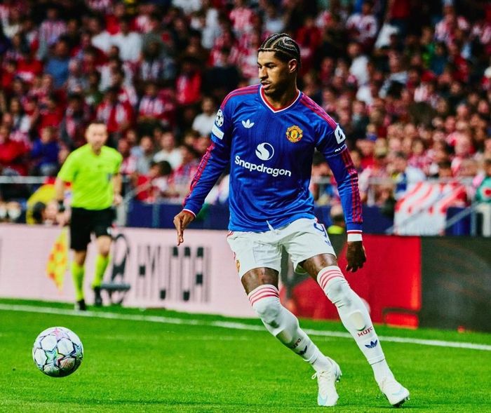 Rashford được trao cơ hội dù chơi mờ nhạt. 