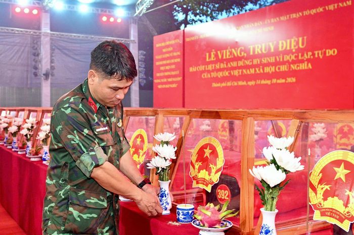 Sau lễ viếng và truy điệu, đoàn xe dự kiến rời Công viên Lê Thị Riêng, di chuyển qua các tuyến đường Trường Sơn, Cách Mạng Tháng Tám, vòng xoay Dân Chủ, Điện Biên Phủ, cầu Sài Gòn, đường Võ Nguyên Giáp và Xa lộ Hà Nội để đến Nghĩa trang Liệt sĩ TP.HCM. Ảnh: Hoài Bảo.