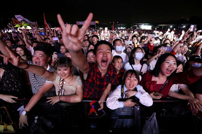  Người hâm mộ tham dự một concert tại Vũ Hán năm 2021. Ảnh: Reuters. 