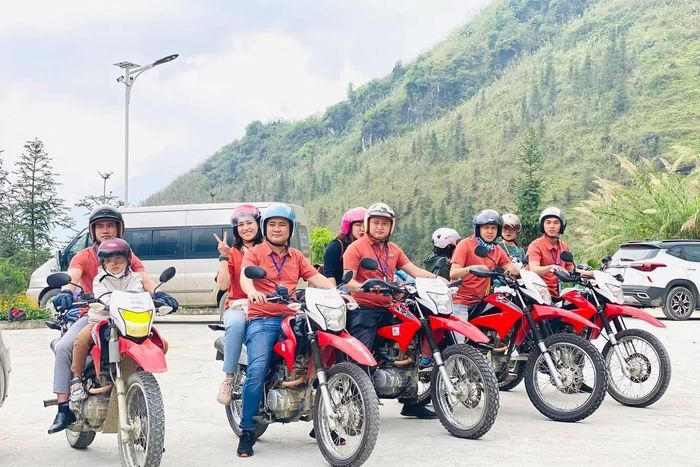  Trải nghiệm đối với du khách khi đến với khu du lịch Hà Giang là phượt trên cung đường uốn lượn, hòa mình với thiên nhiên hoang sơ. Ảnh: Hoàng An. 