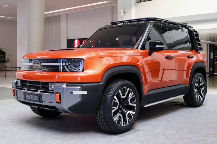 Thông qua hệ sinh thái gồm Geely, Lotus, Volvo Cars, Polestar, LEVC, Lynk & Co và Zeekr, cùng 50% cổ phần tại Smart, Geely đã trở thành tập đoàn xe Trung Quốc có thị phần lớn nhất tại châu Âu.